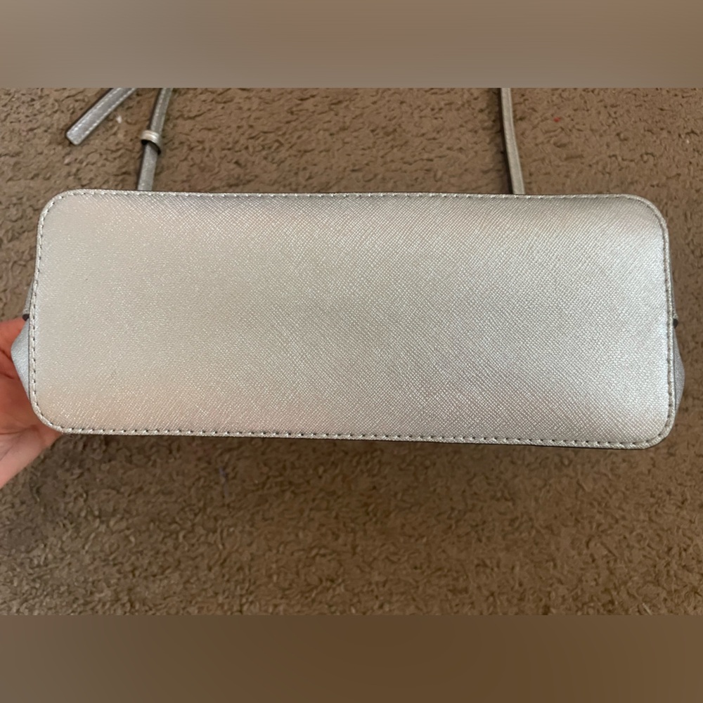 Authentic Michael Kors Pale Jet Set Silver Saffiano Leather Large Dome Crossbody - Picture 7 of 11